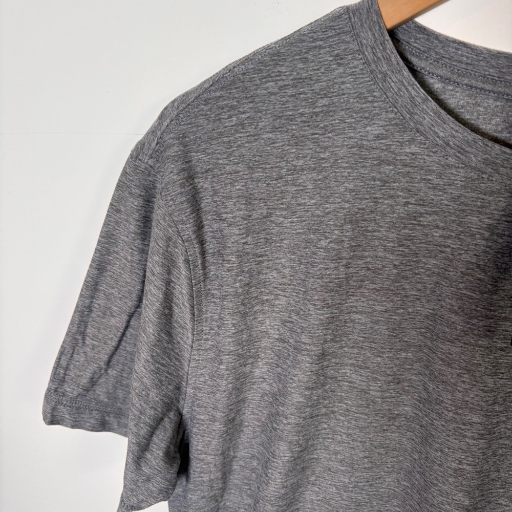 Vuori Mens Tshirt Sz S Heather Gray Short Sleeve Athletic - Picture 5 of 6
